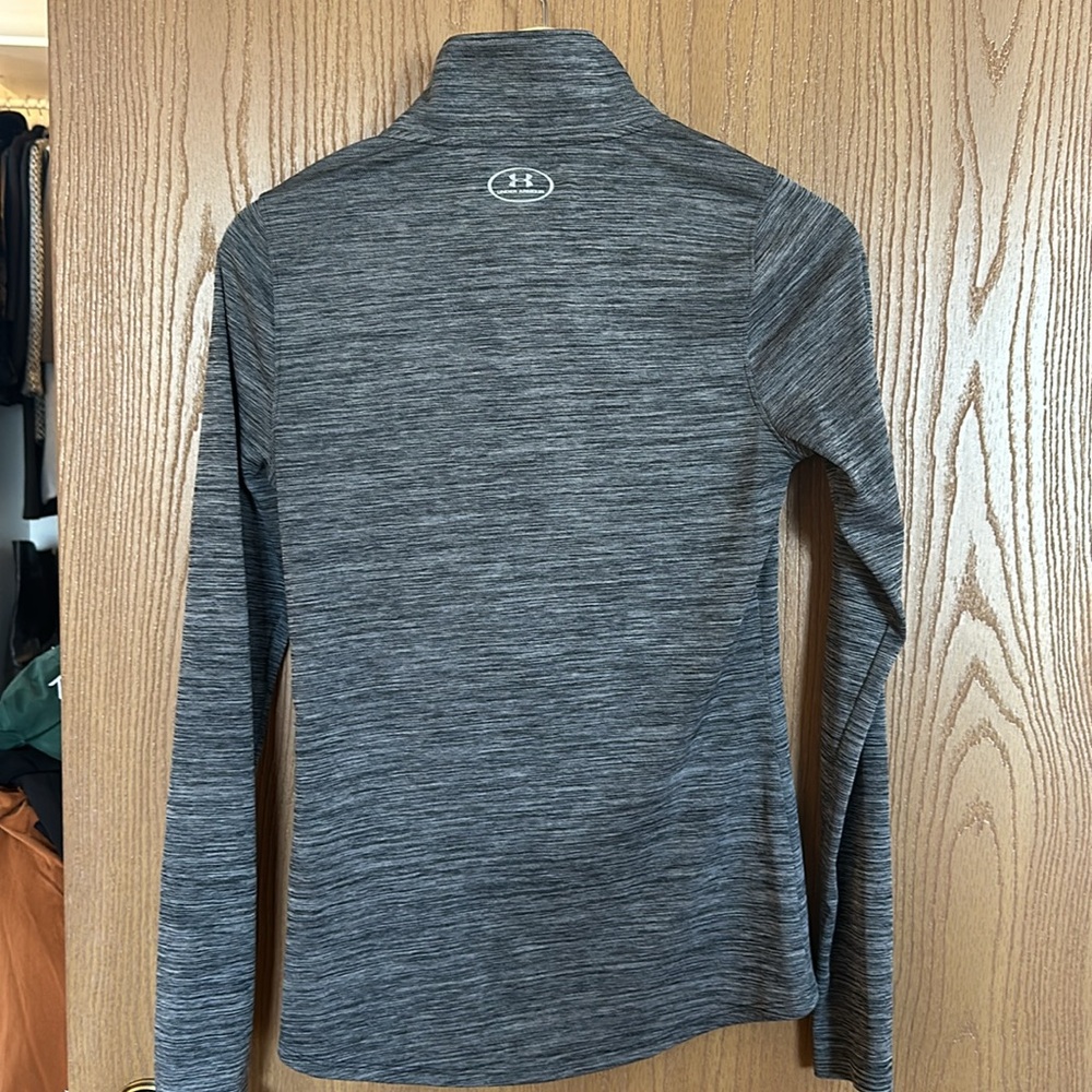 Underarmour Pullover - image 3